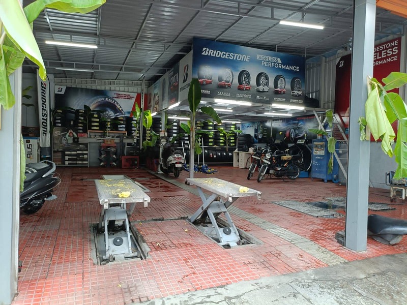 Apollo tyre store, Jayanagar